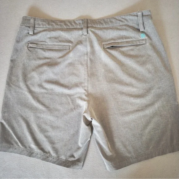 Tori Richard Surf N Turf Gray Hybrid Men’s Shorts - Picture 2 of 8